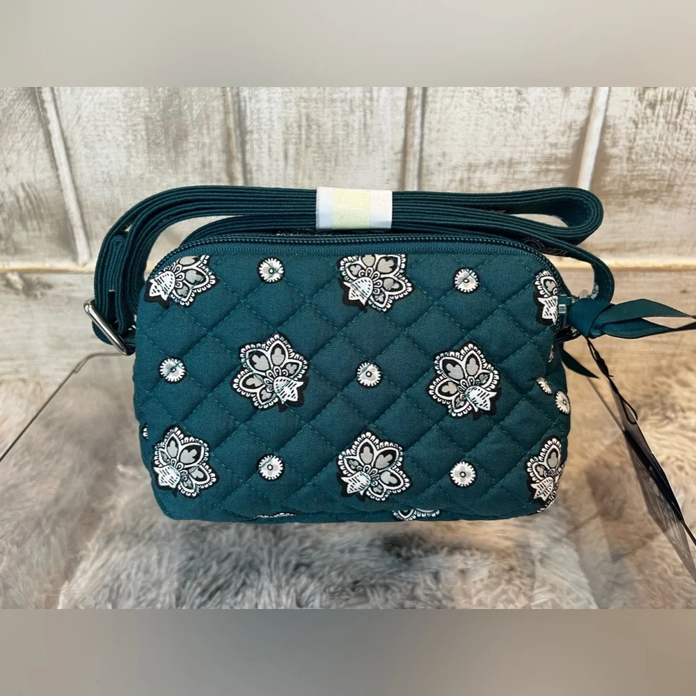 NWT Vera Bradley Phila Eagles NFL RFID Small Stadium Crossbody Bag Sold Out - Picture 3 of 5